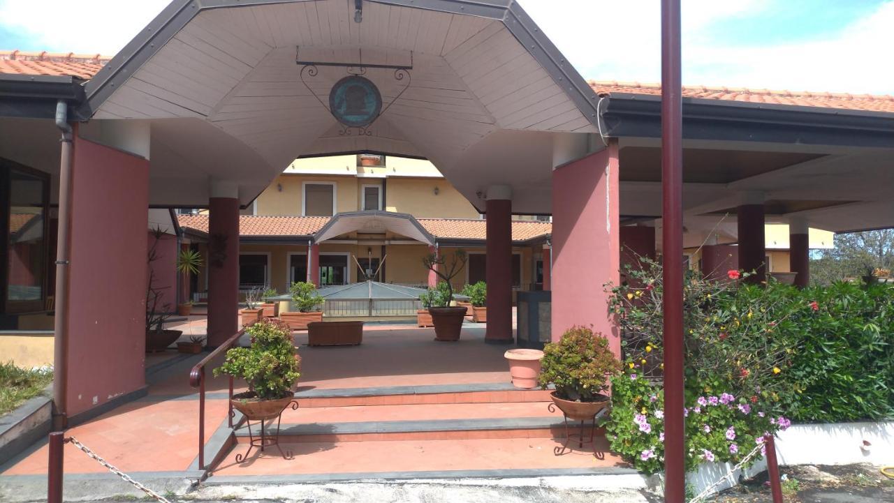 Ares Hotel San Giovanni La Punta Buitenkant foto