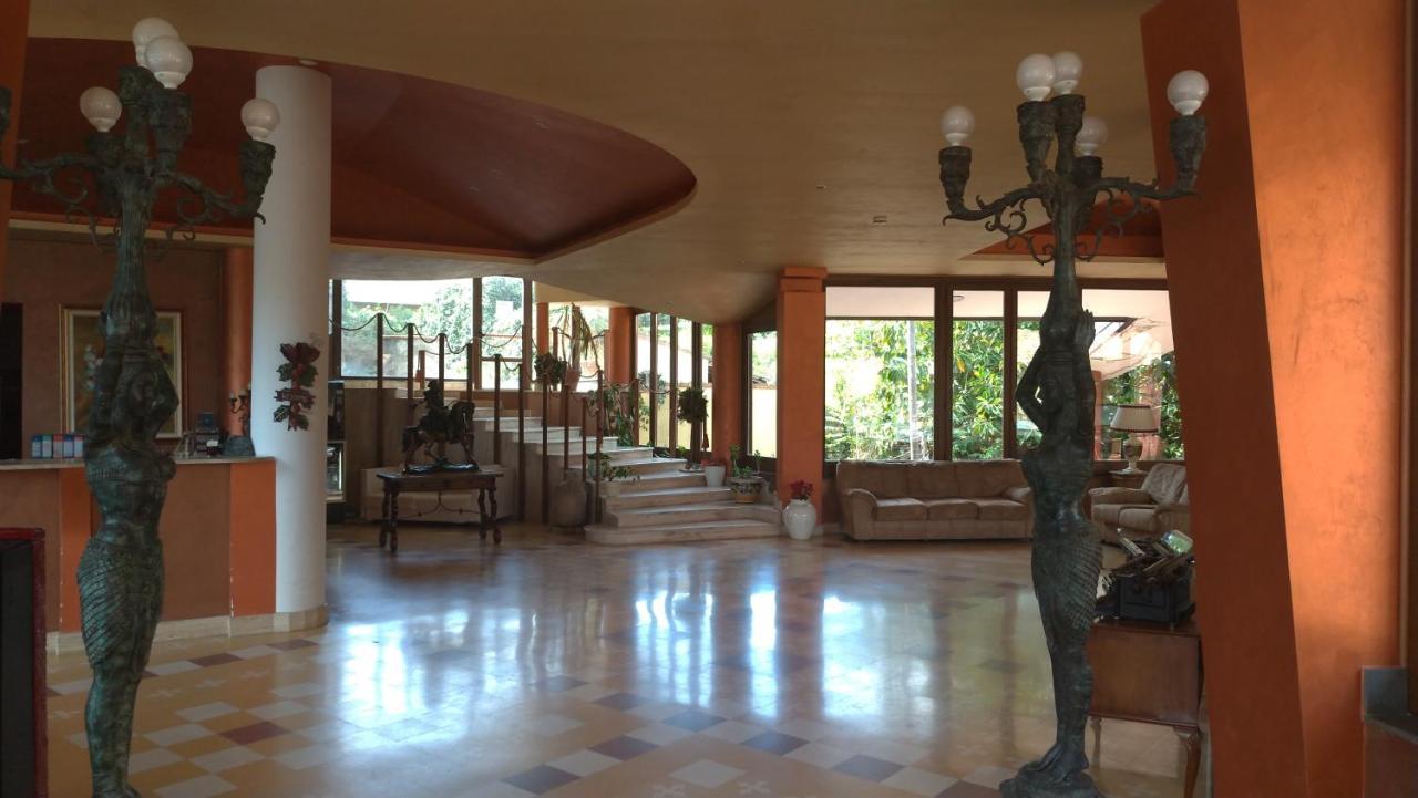 Ares Hotel San Giovanni La Punta Buitenkant foto
