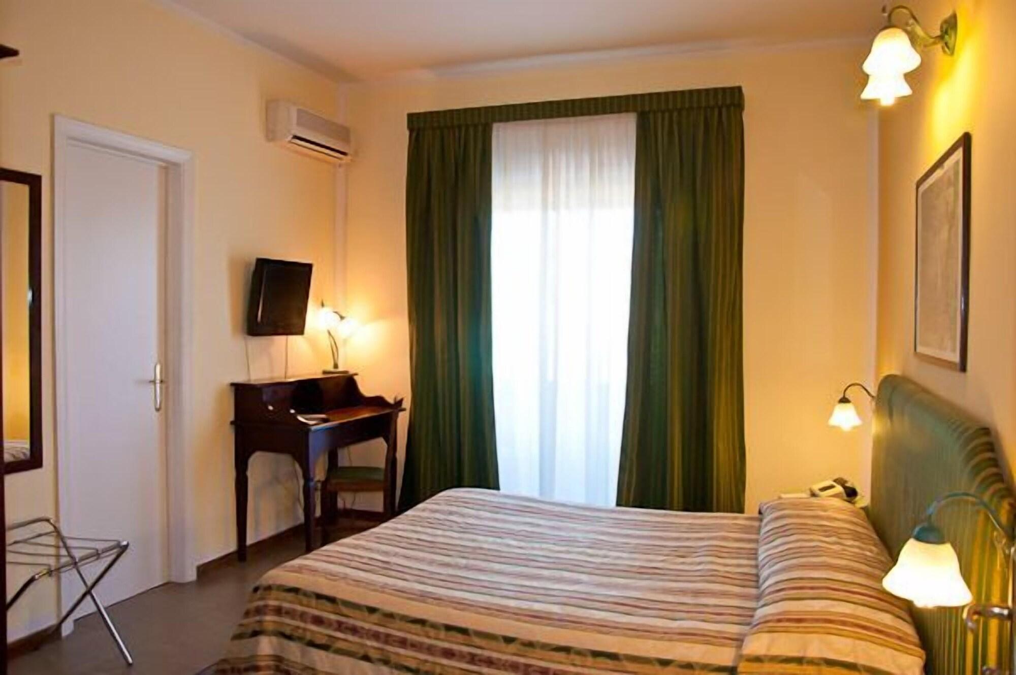 Ares Hotel San Giovanni La Punta Buitenkant foto