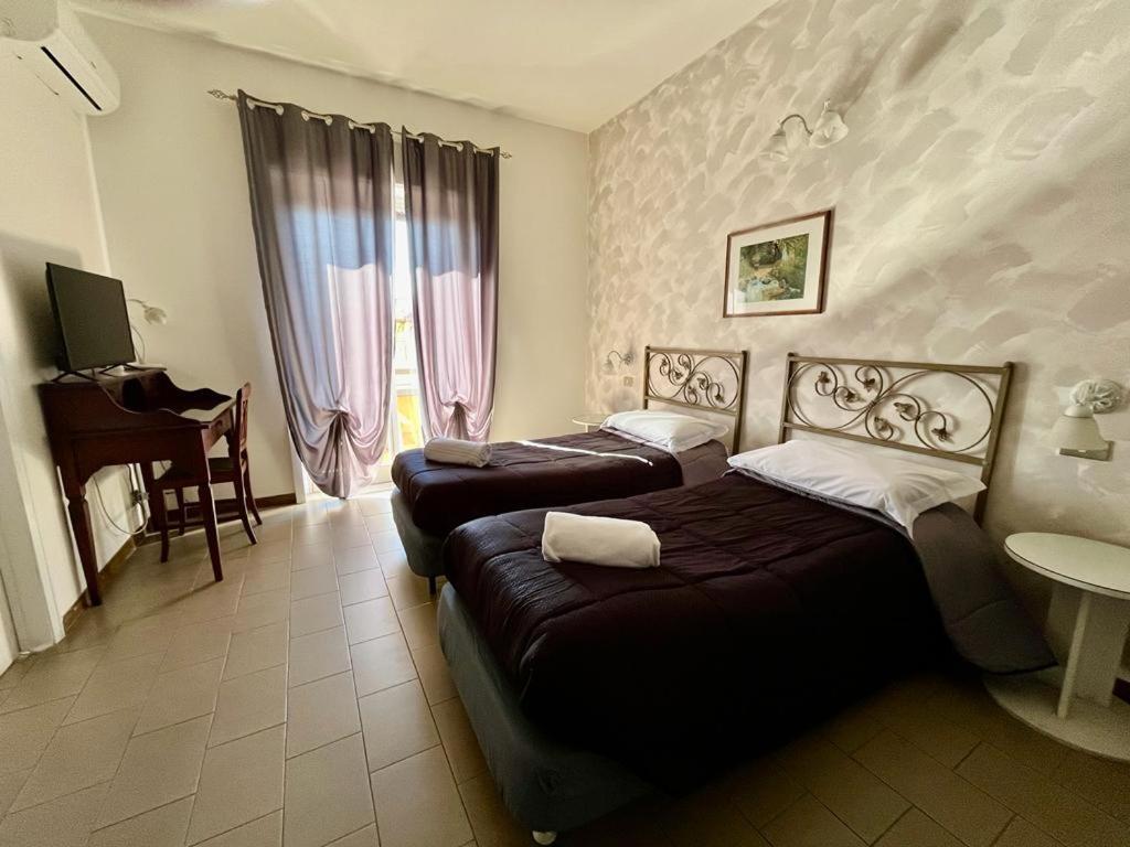 Ares Hotel San Giovanni La Punta Buitenkant foto