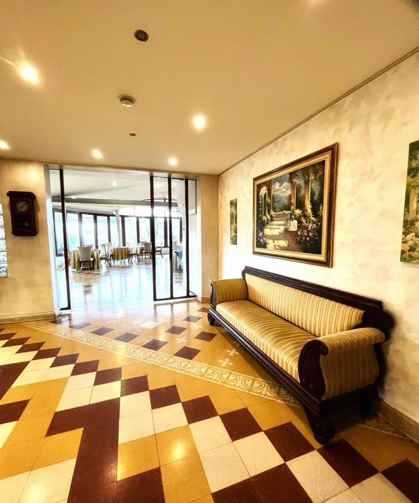 Ares Hotel San Giovanni La Punta Buitenkant foto