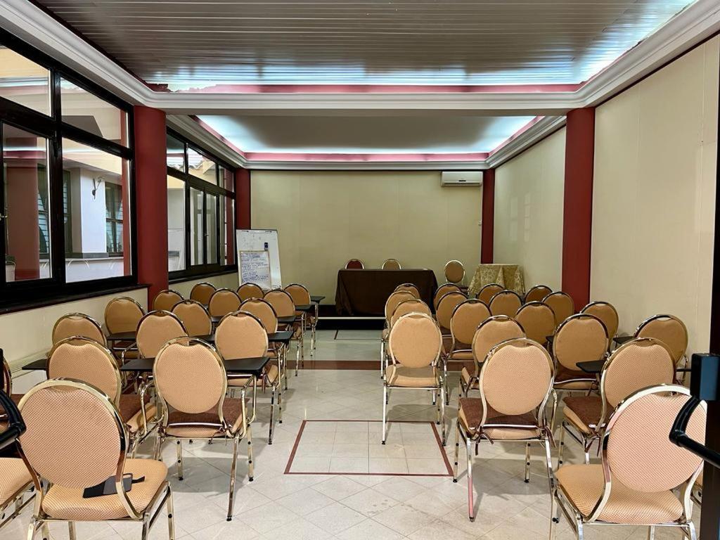 Ares Hotel San Giovanni La Punta Buitenkant foto