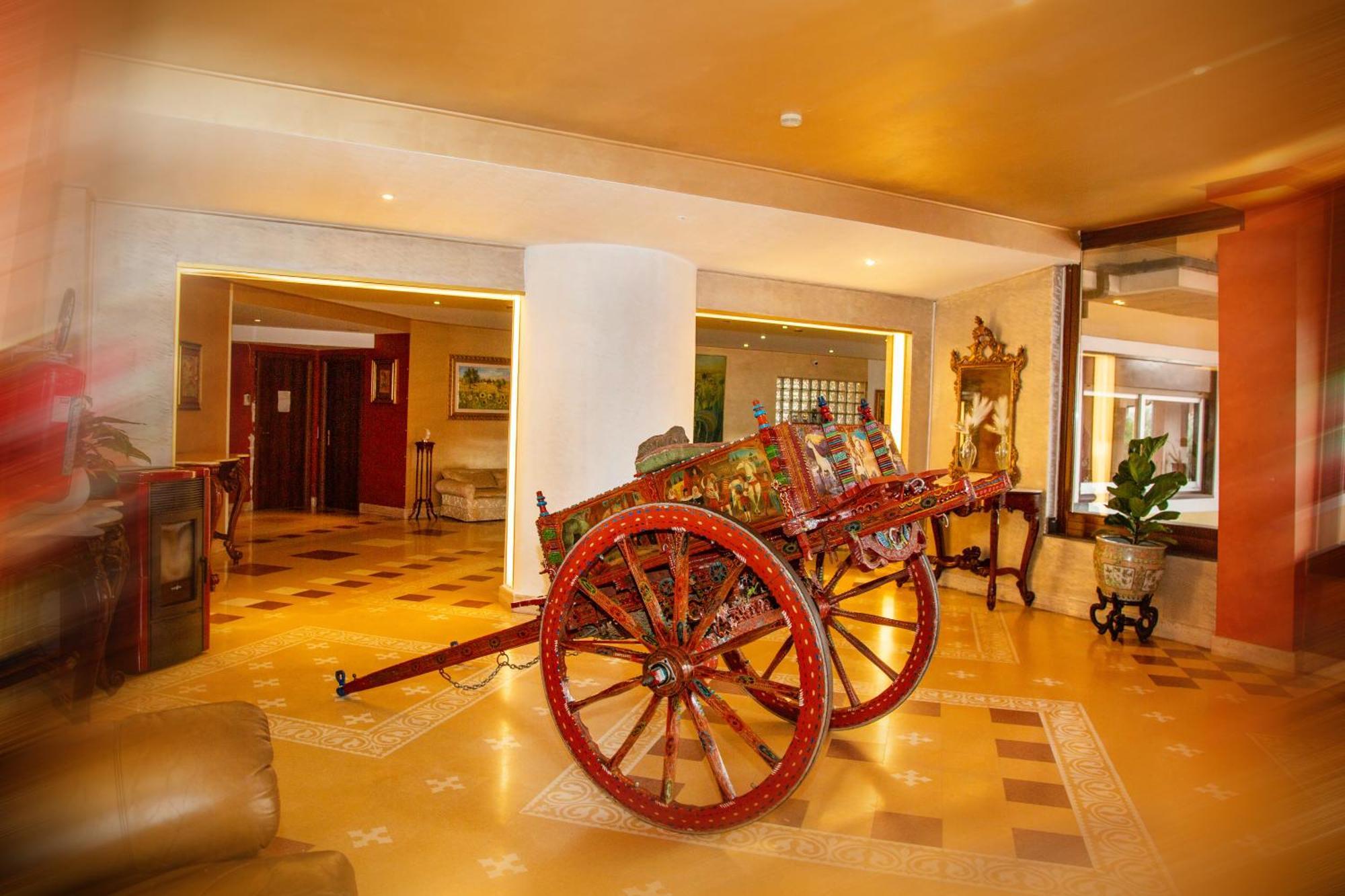 Ares Hotel San Giovanni La Punta Buitenkant foto