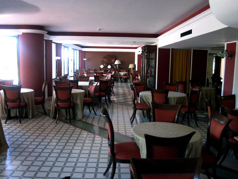 Ares Hotel San Giovanni La Punta Buitenkant foto